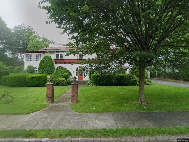 27 Arleigh Rd, Great Neck